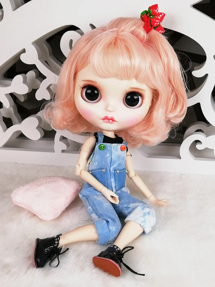 Ледяная фабрика blyth кукла 1/6 bjd белая кожа соединение тела бледно-розовые волосы матовый лицо резные губы с бровью закрытые глаза