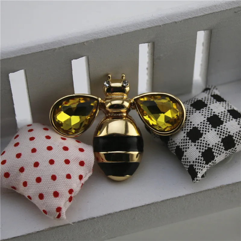 2020 Бесплатная доставка Стильная модная эмалированная пчела из сплава