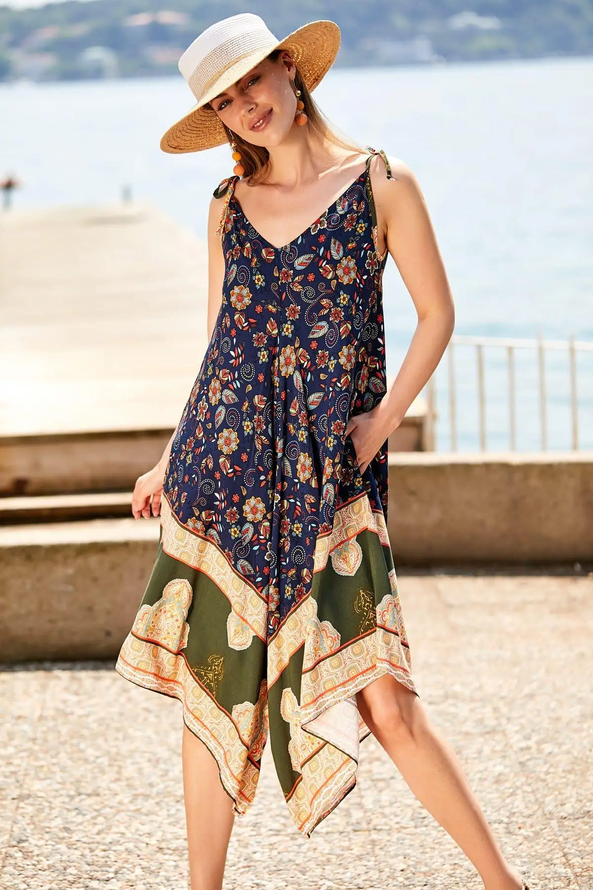 Happiness ist. Women's Navy Blue Pattern Askılı Viscose Jumpsuit BH00056 |