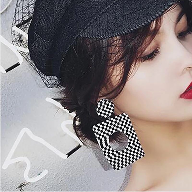 Meidi Необычные черно белые полосатые Висячие серьги для женщин простые из