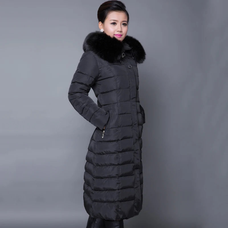 Женский пуховик с меховым воротником и капюшоном однотонная длинная теплая