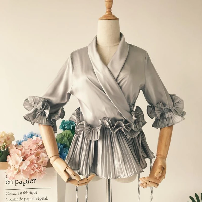 

Runway 2018 Spring Women V-Neck Pleated Treated Lace Chiffon Shirt 3D Flowers Bow Satin Blouses ruffled Lace Tops Spring