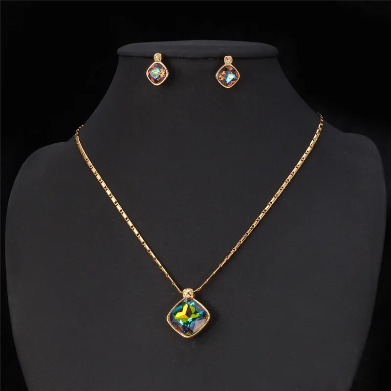 Комплект из серег и ожерелья золотистого цвета с австрийским кристаллом |