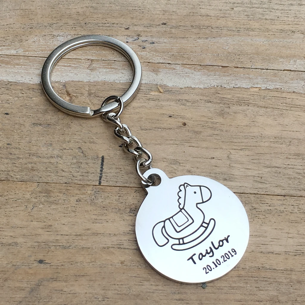 10pcs custom name date alloy Keychain Engraved logo key chain wedding gifts for guests wedding souvenirs wedding favors and gift
