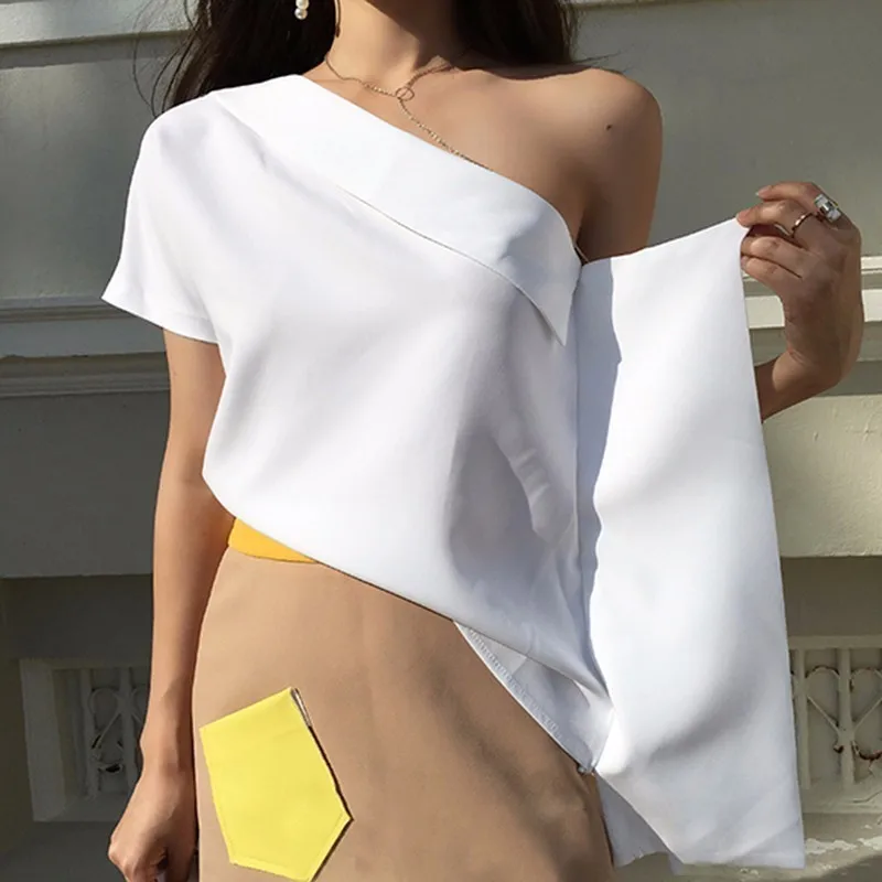 white TWOTWINSTYLE с открытыми плечами футболка Женская оборками асимметричный воротник короткий пуловер Топы для женщин модная новая одежда - Цвет: white