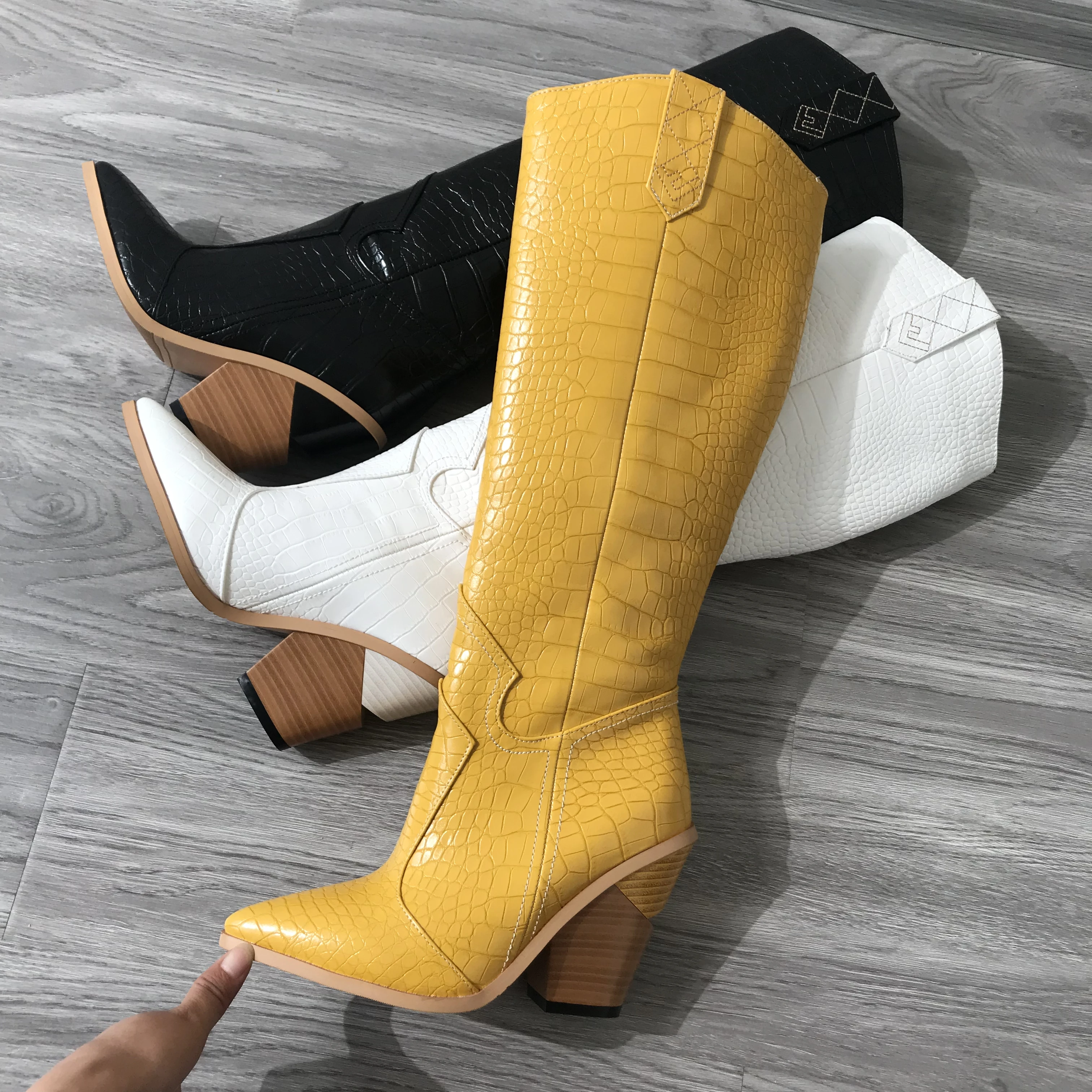 Желтые белые черные ковбойские сапоги Женские до колена с острым носком на