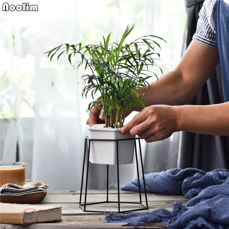 Настольное украшение NOOLIM геометрический Золотой Железный держатель белый