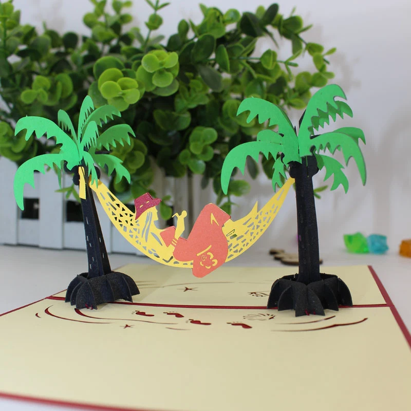 3D Красивая девушка ручной работы под кокосовым деревом на пляже бумажные