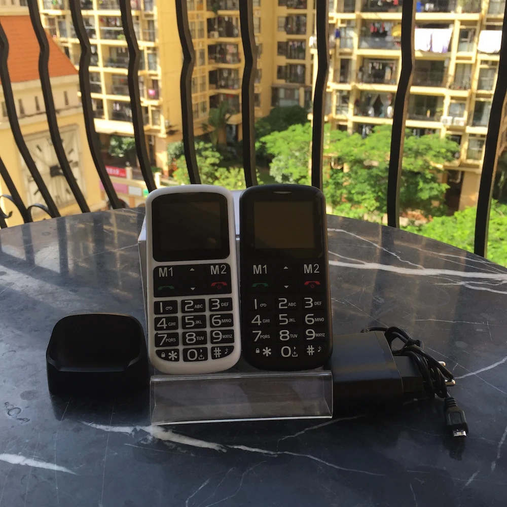FSMART бар сотовый телефон одноместный sim-карты GSM 1.8 дюймов 0.3MP камеры 700 мАч большой