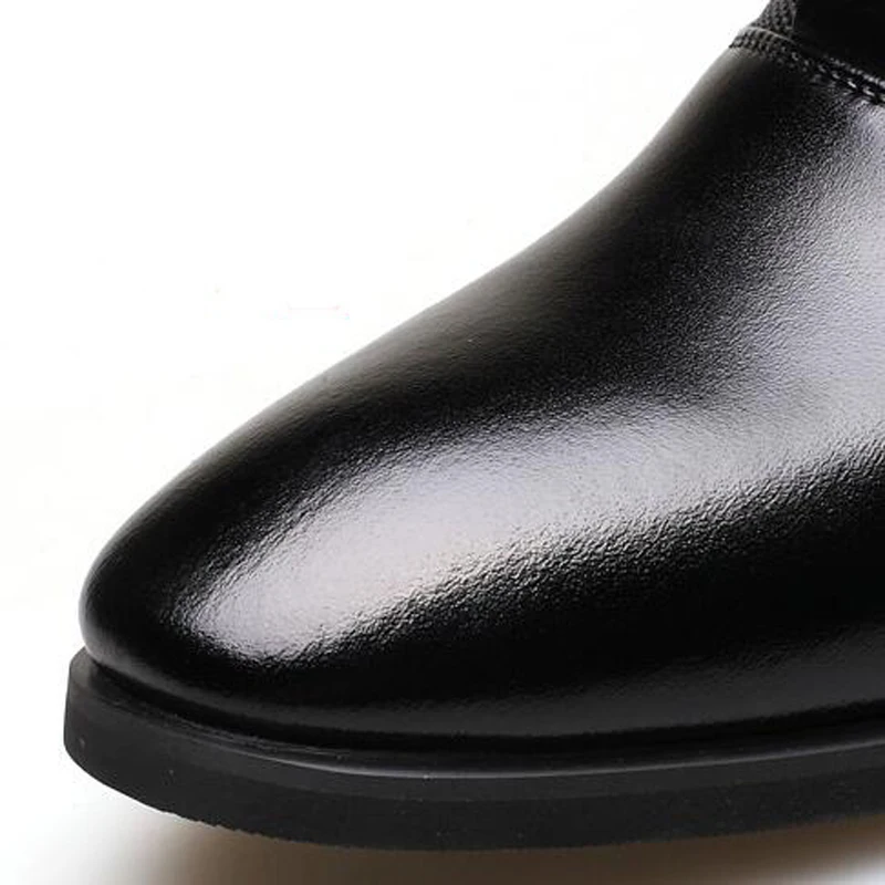 Мужские деловые туфли классические кожаные заостренный носок на шнуровке черные