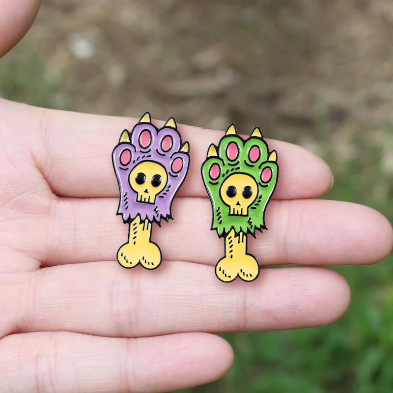 Мягкая эмалированная иголка Zombie Paw' Pin мультфильм лиловая и зеленая лапа