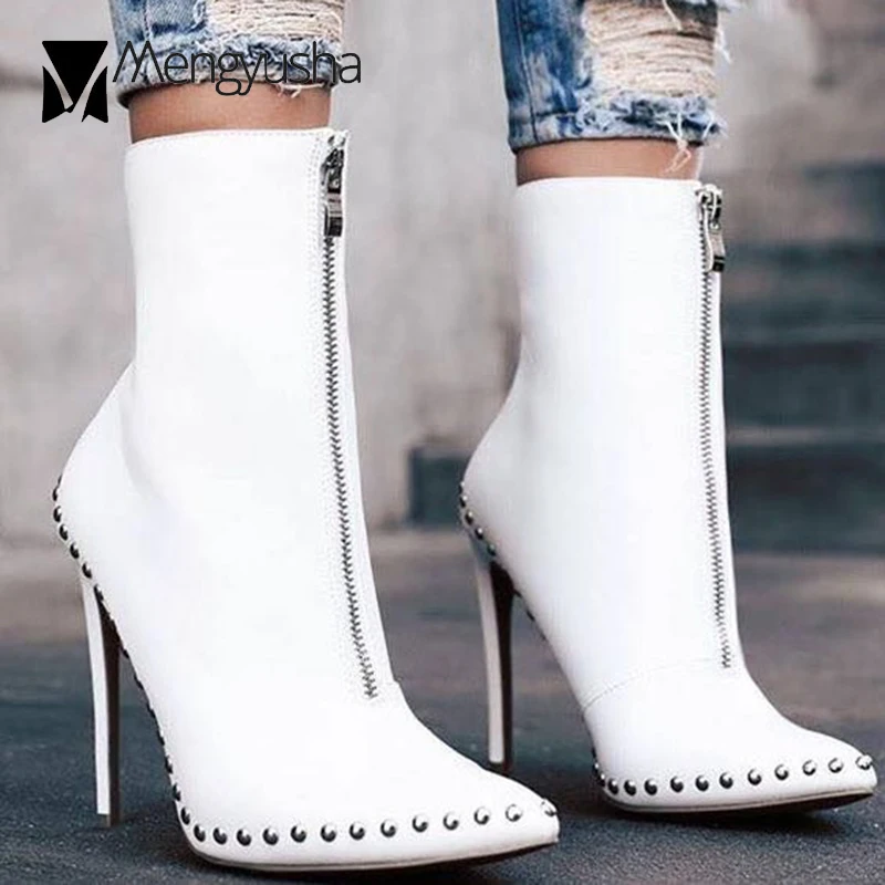 Botas mujer/белые кожаные ботинки в стиле панк с металлическими заклепками на молнии спереди; женские брендовые ботинки для верховой езды в европейском и американском стиле; большие размеры 41, 42