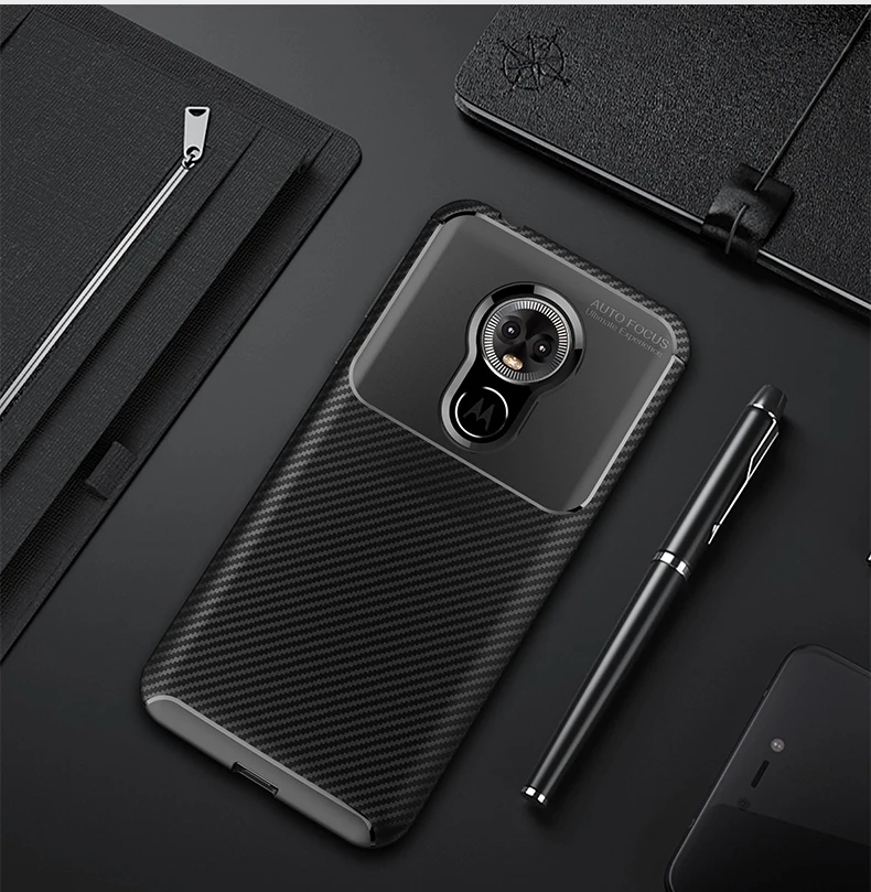 Роскошный чехол для Motorola Moto E6 мягкий силиконовый из углеродного волокна защиты