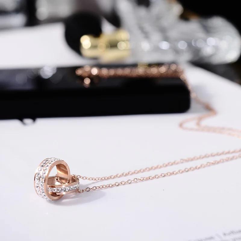 Модное ожерелье YUN RUO с кулоном из двух колец кристаллами цвета розового золота
