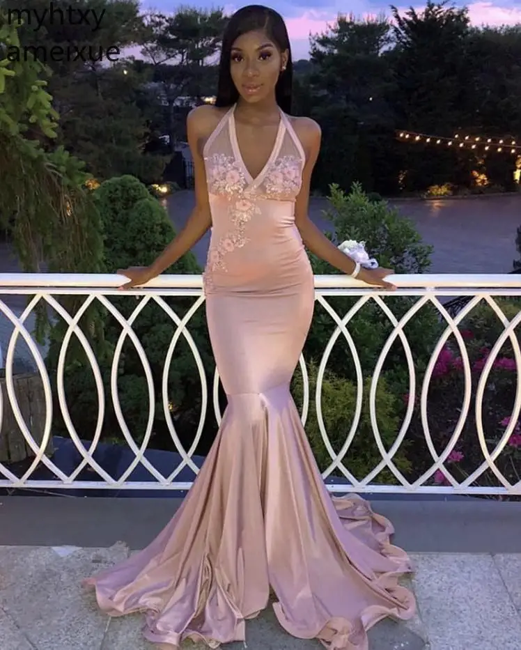 Женское атласное вечернее платье розовое шелковое без рукавов с V-образным