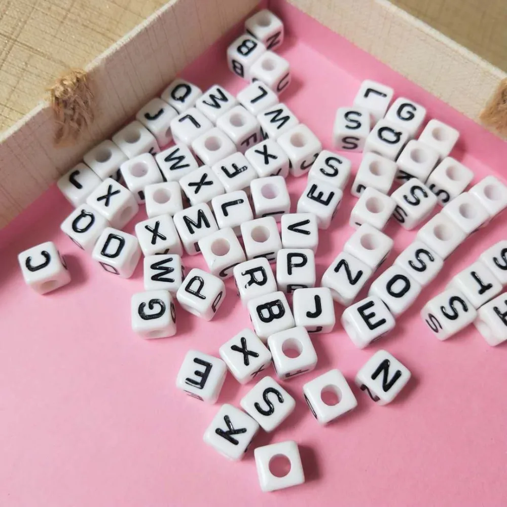 Single Black Initial G Printing White Cube Acrylic Letters Beads 1100pcs DIy Jewelry Findings Ornament Alphabet Plastic | Украшения и