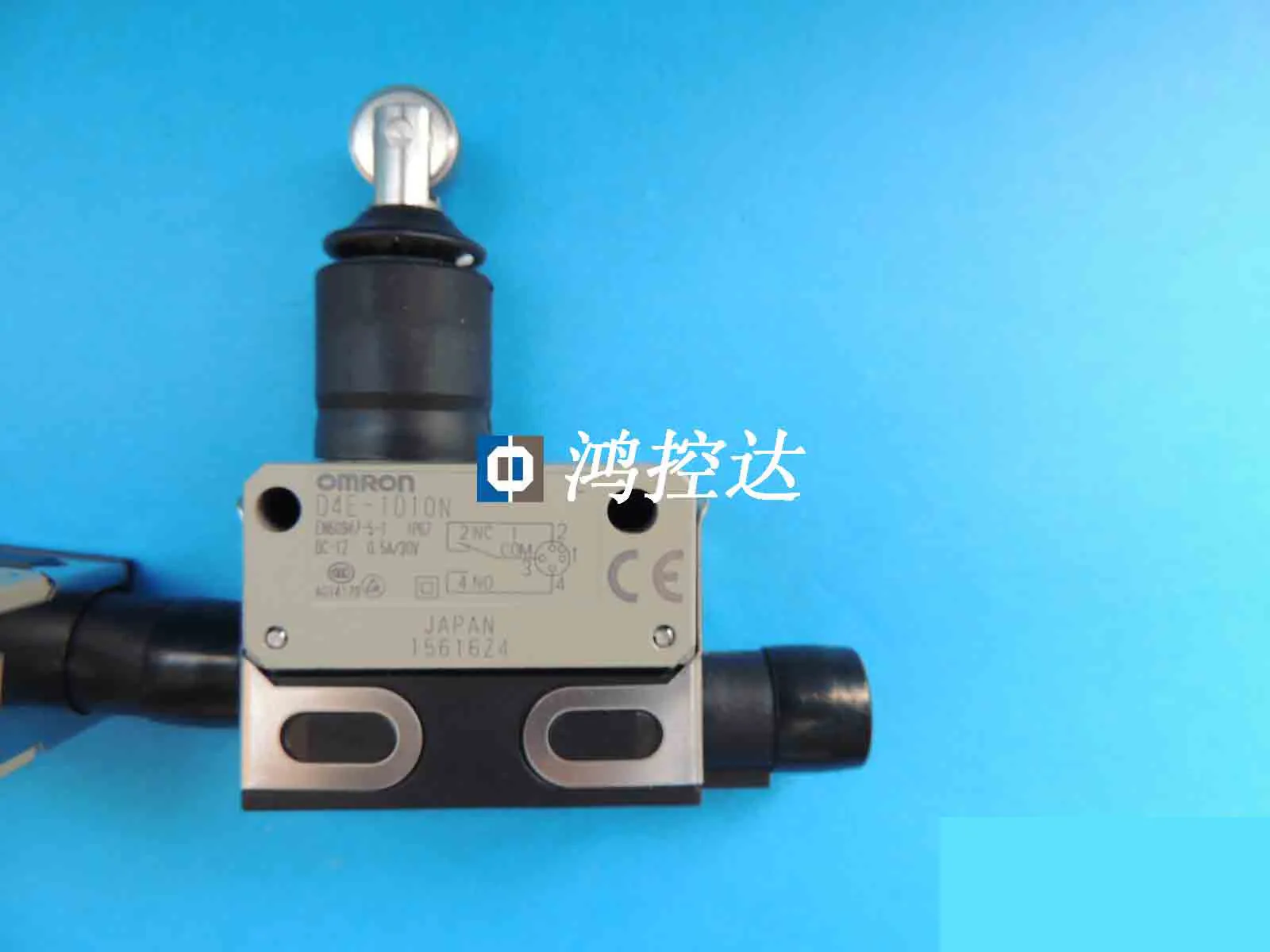 

NEW travel switch D4E-1D10N is guaranteed for one year.