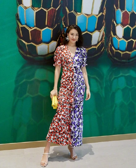 Платье-Тюльпан из крепа Ариэль с цветочным принтом V-образным вырезом и разрезом