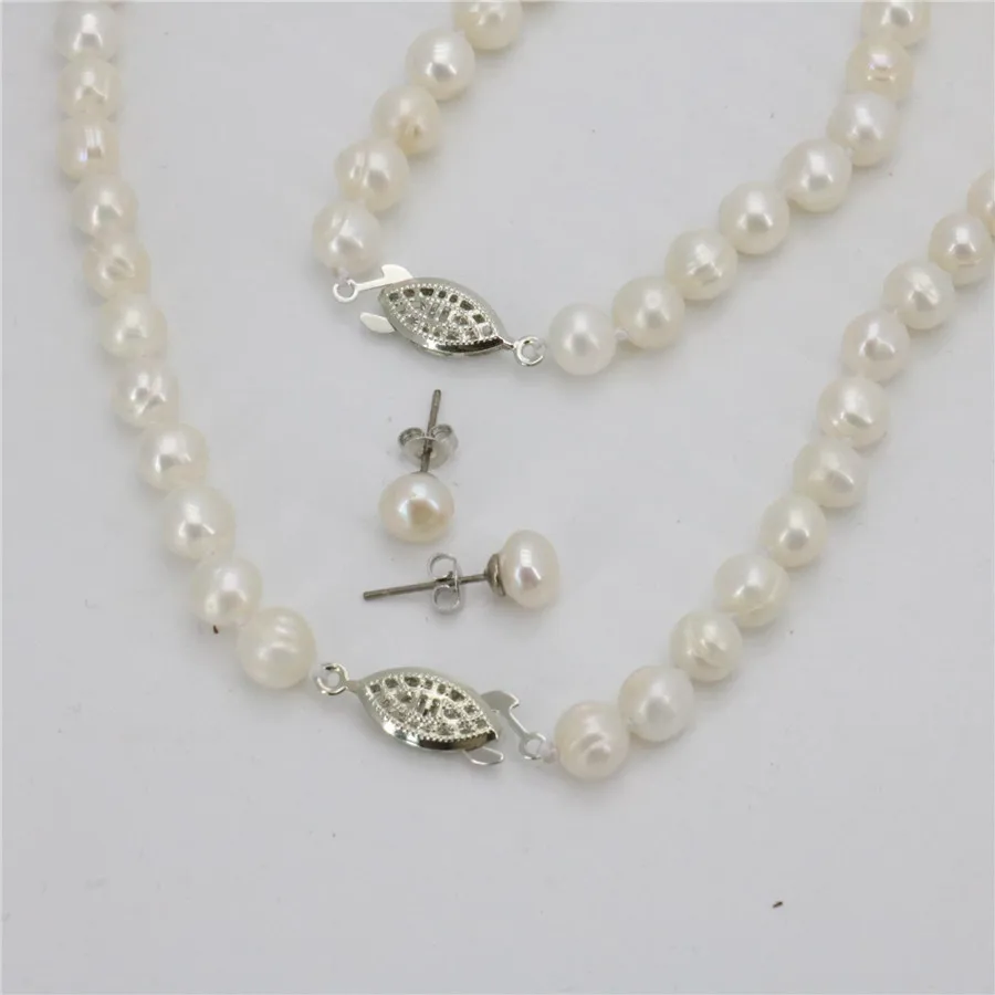 Комплект ювелирных украшений ожерелье и серьги из белого культивированного
