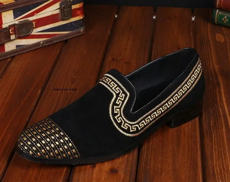 Мужские бархатные туфли черные винтажные Лоферы без застежки с золотой вышивкой