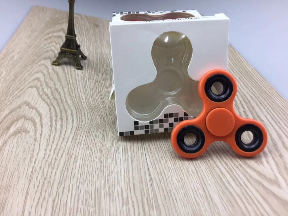 Бесплатная Доставка 240 шт. EDC Руки Tri-Spinner Spinner Непоседа Игрушки spinner Твердые Coloful