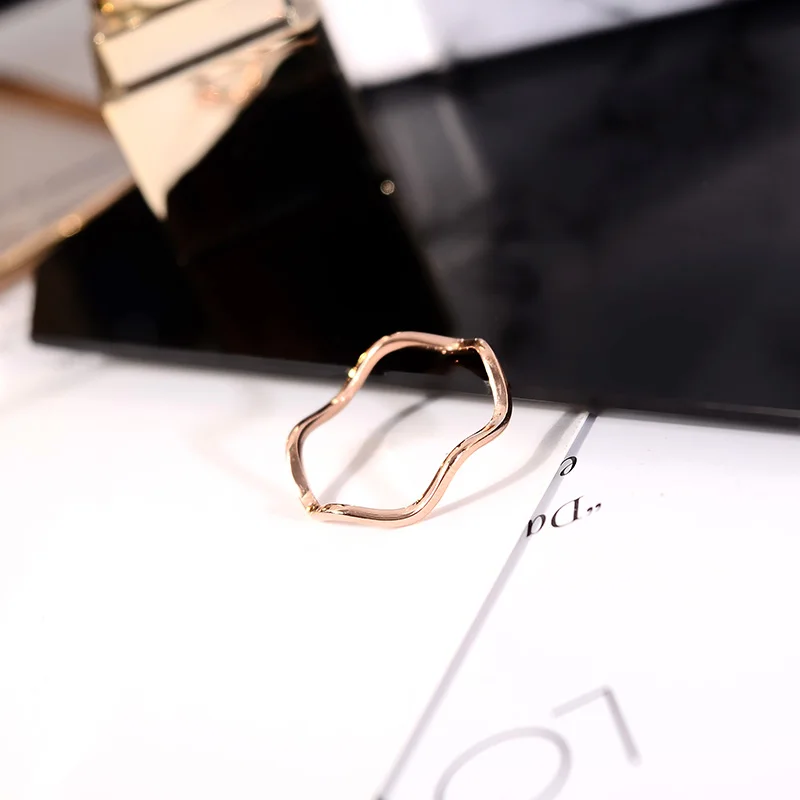 

YUN RUO 2018 New Fashion Simple Wave Shape Tail Ring Rose Gold Color Woman Gift Party Titanium Steel Jewelry Top Quality No Fade
