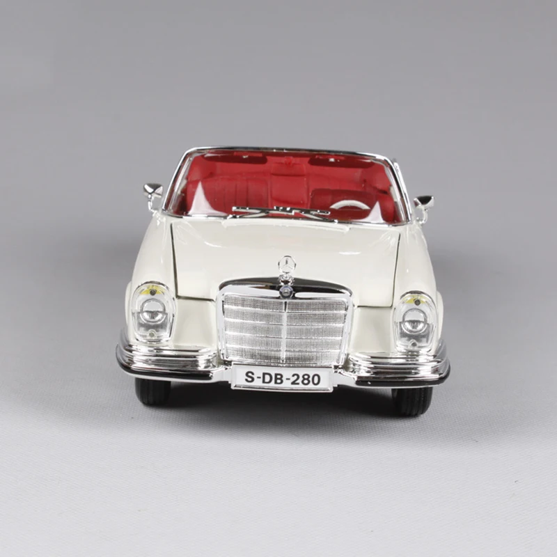 Литая машинка 1:18 1967 280SE W111 Coupe белая классическая Металлическая из сплава