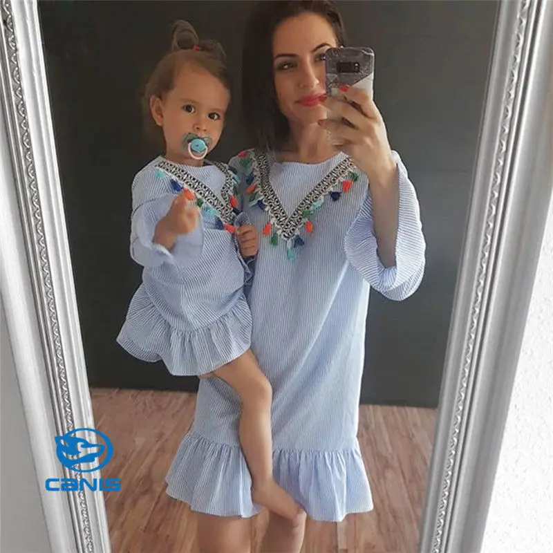 Милое модное летнее платье для всей семьи прямое мини с оборками на рукавах и