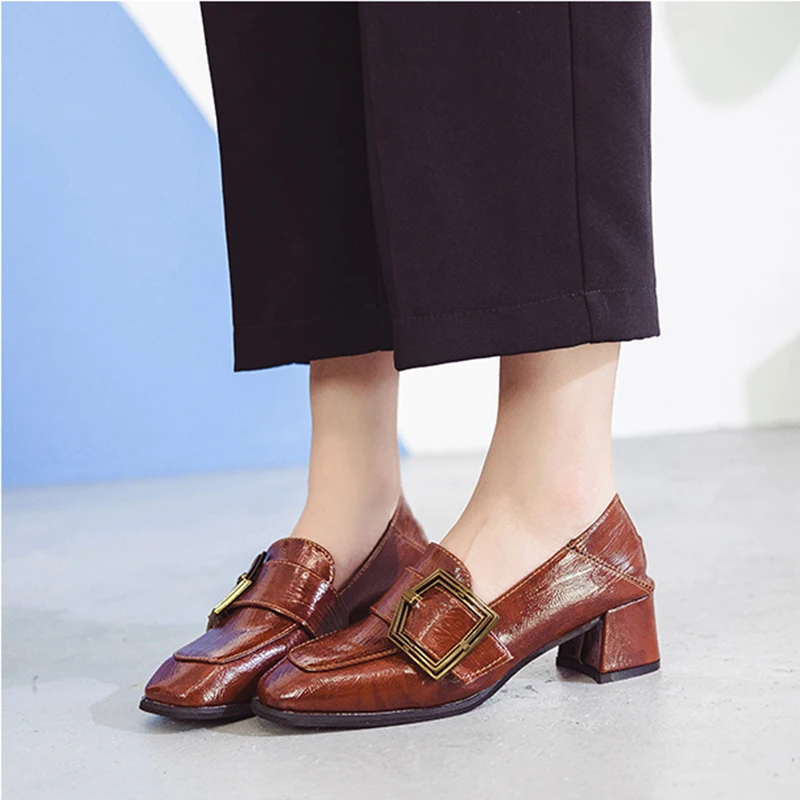 Известный бренд Женская обувь в ретро стиле с квадратным носком на толстом