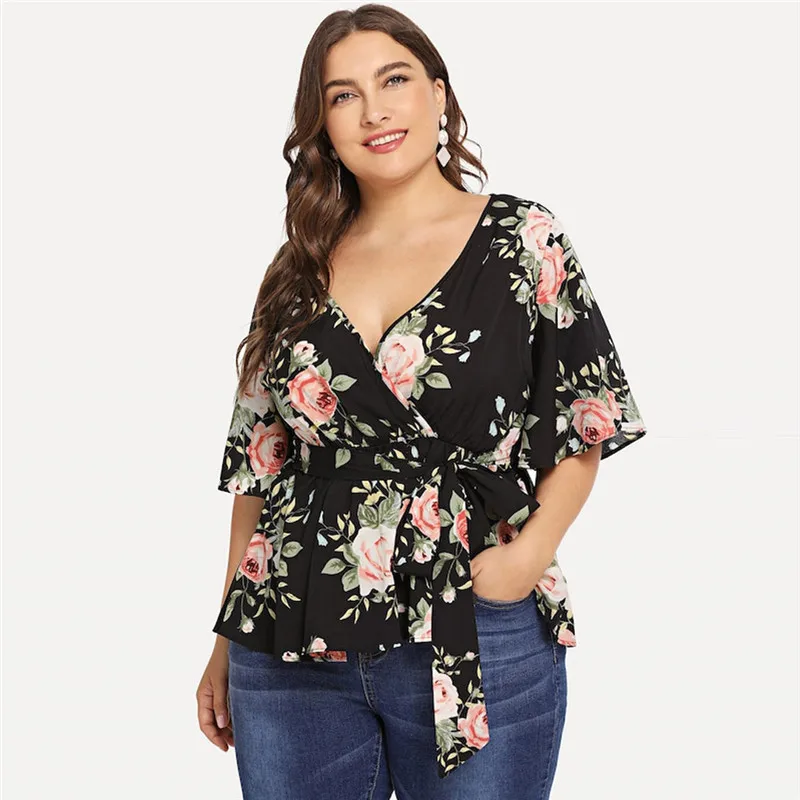 Блузка женская летняя с треугольным вырезом и бантом цветочным принтом коротким