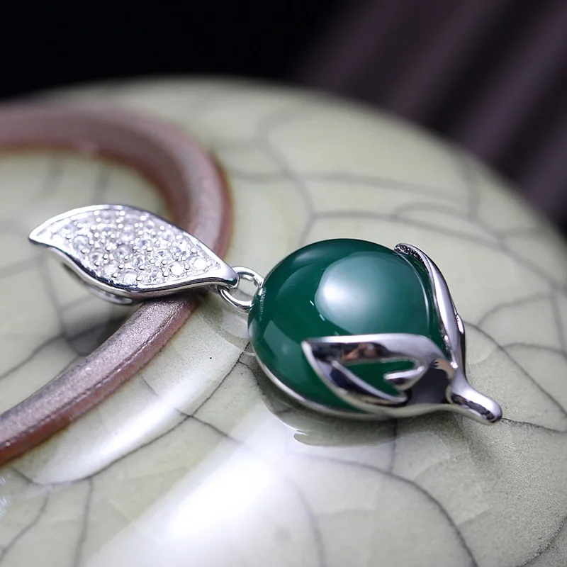 

925 silversmith old hand set green chalcedony Pendant in Sterling Silver Pendant, small fox female money 925
