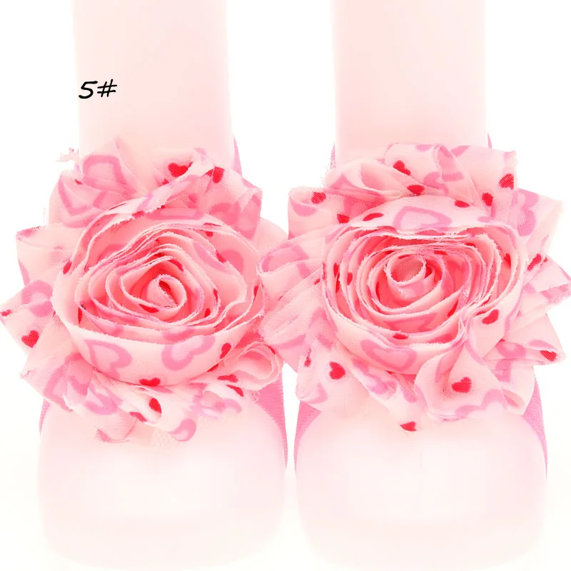 2 пары босоножек с принтом в виде сердца и потертых цветов носки для