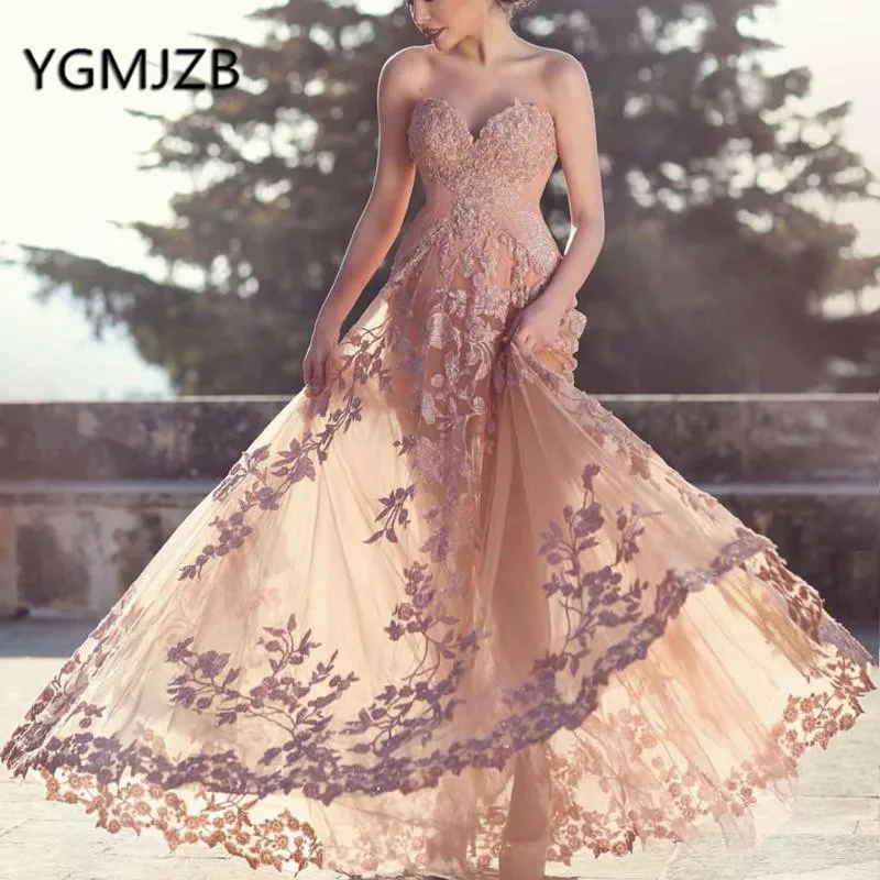 

Abendkleider 2019 Sexy Lace Evening Dresses A-Line Sweetheart Appliques See Through Saudi Arabia Women Formal Party Prom Gown