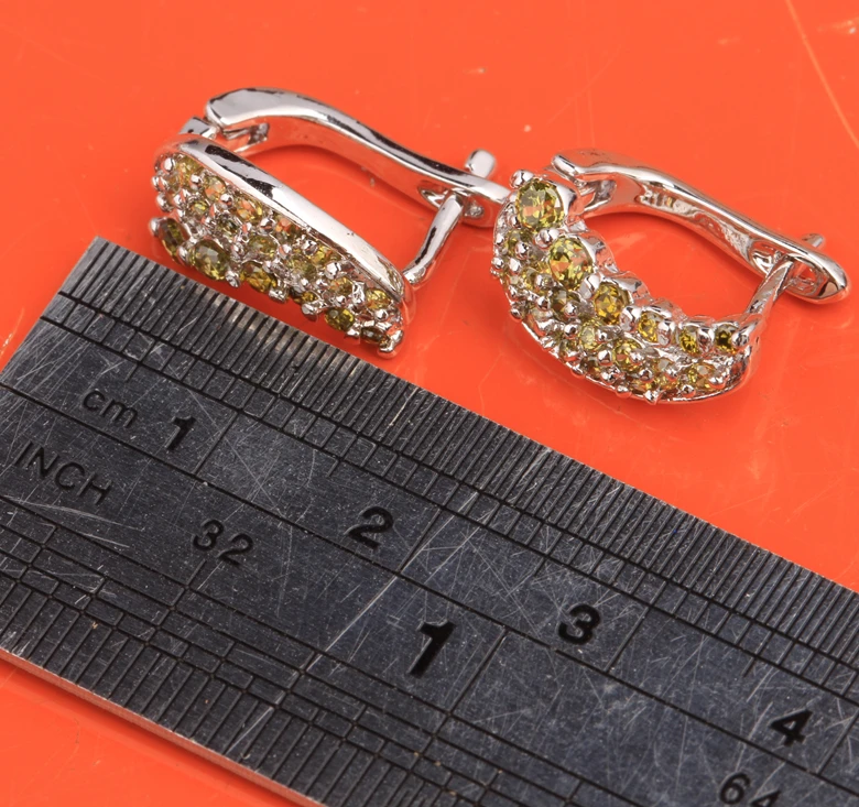Женские серьги-кольца Huggie S5121 с лунным зеленым Перидотом и серебряным покрытием |