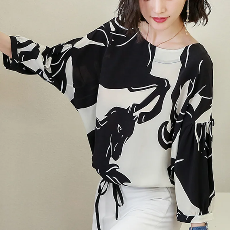 

Printed silk shirt female seven-point sleeve 2019 spring and summer new temperament round neck fashion loose silk blouse