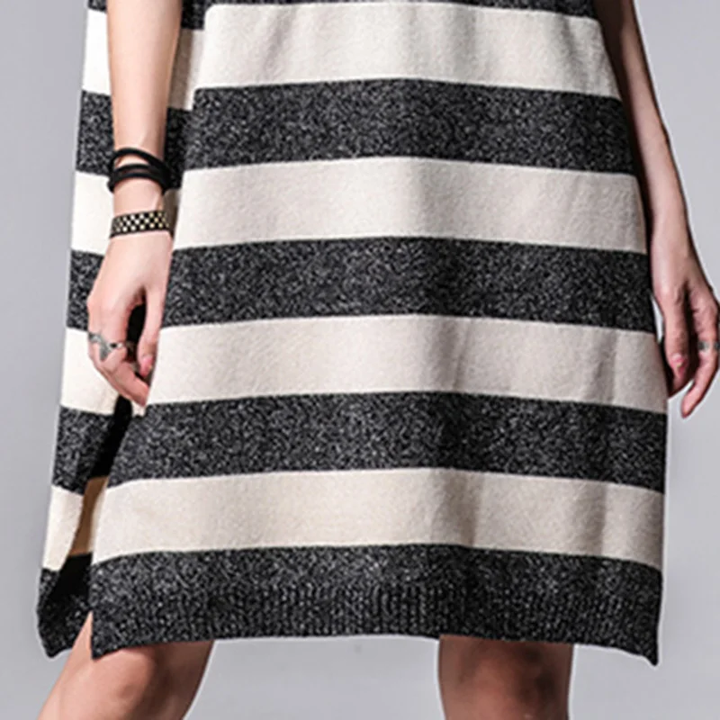 Трикотажное платье TWOTWINSTYLE с коротким рукавом и высоким воротником высокой