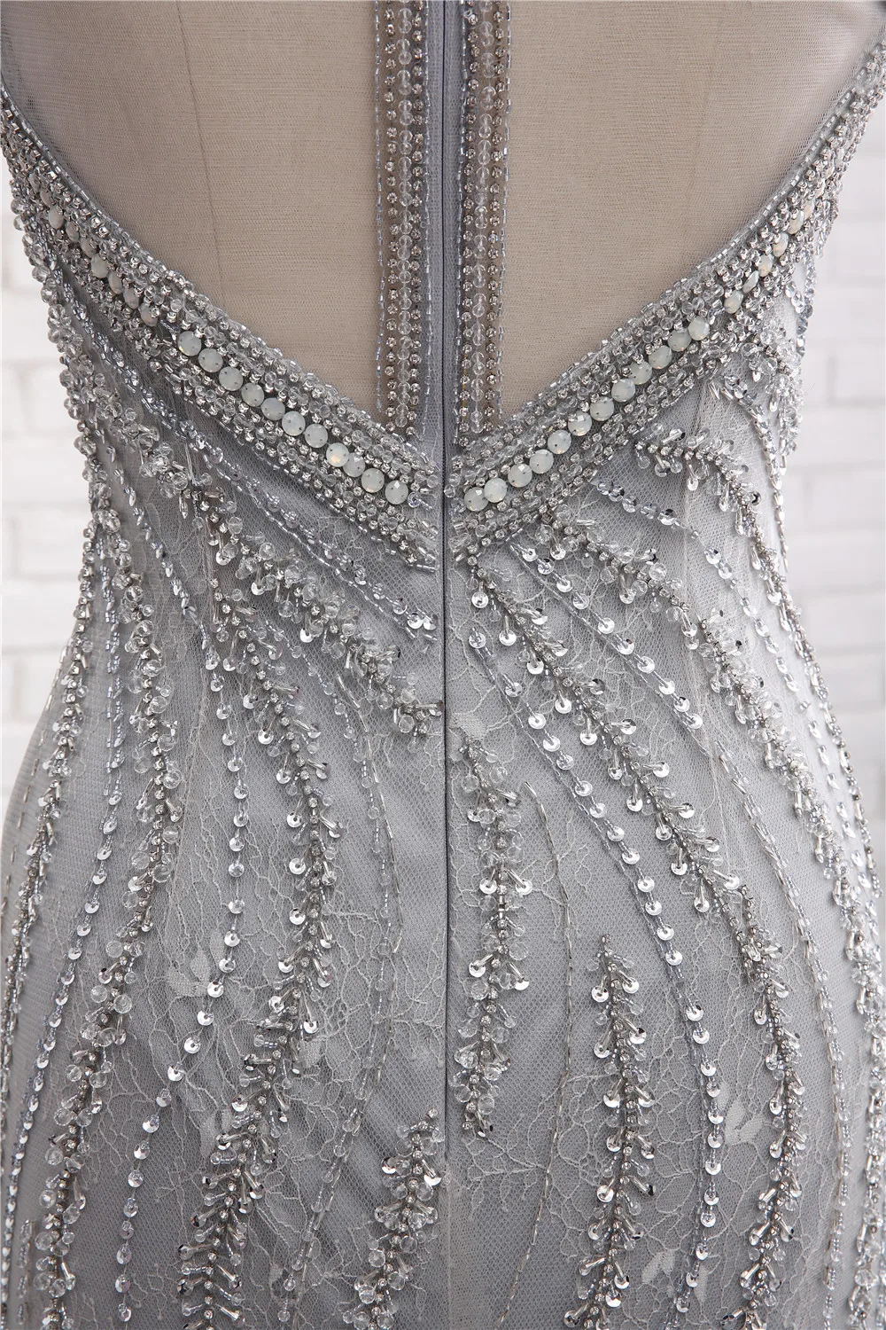 Серебристые торжественные вечерние платья длинное платье с рукавами-крылышками