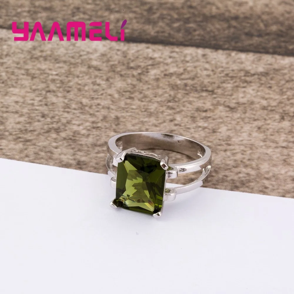 Женское кольцо из серебра 925 пробы с фианитом | Украшения и аксессуары