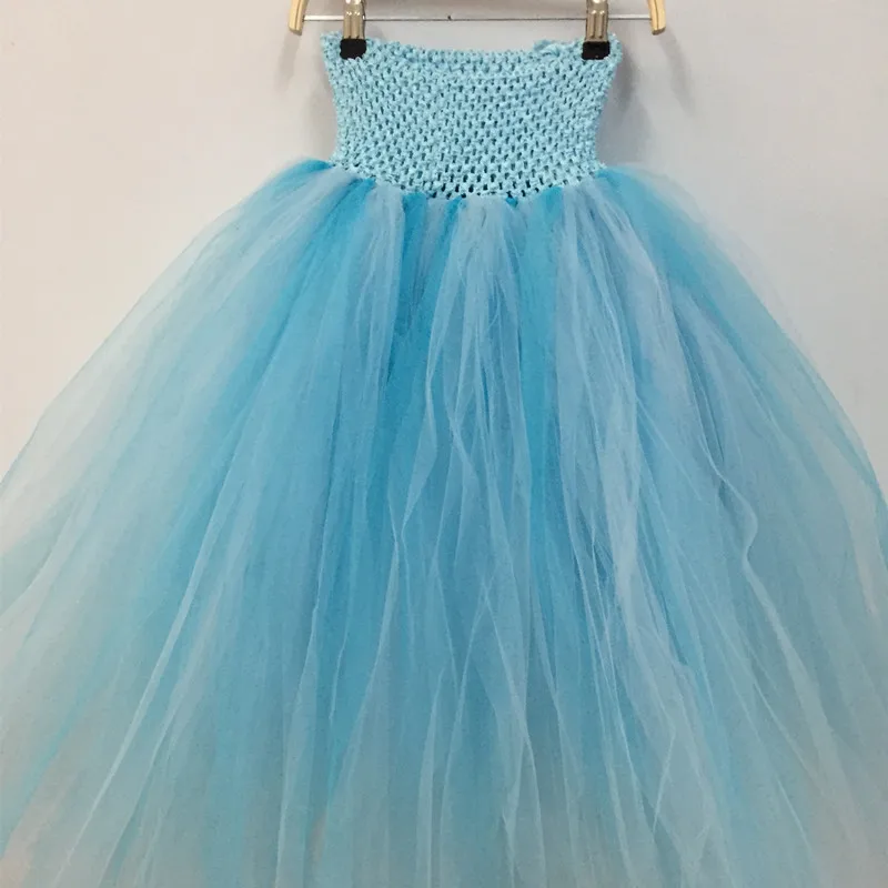 Светильник голубое платье-пачка для девочки держащей букет на свадьбе Платье