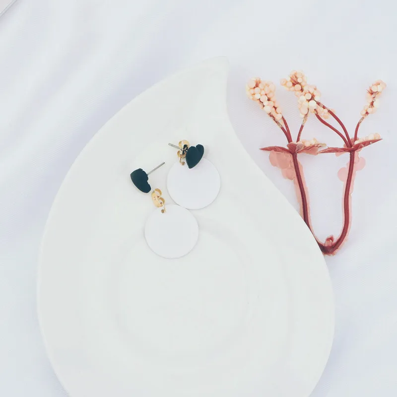 Новое поступление корейские серьги с красным сердечком круглый листовой диск