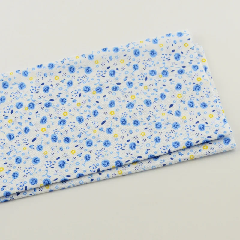 

1 шт., синий цветочный дизайн, белая хлопковая ткань с принтом, предварительно срезанный толстый пэчворк, аксессуары для шитья 50x50 см