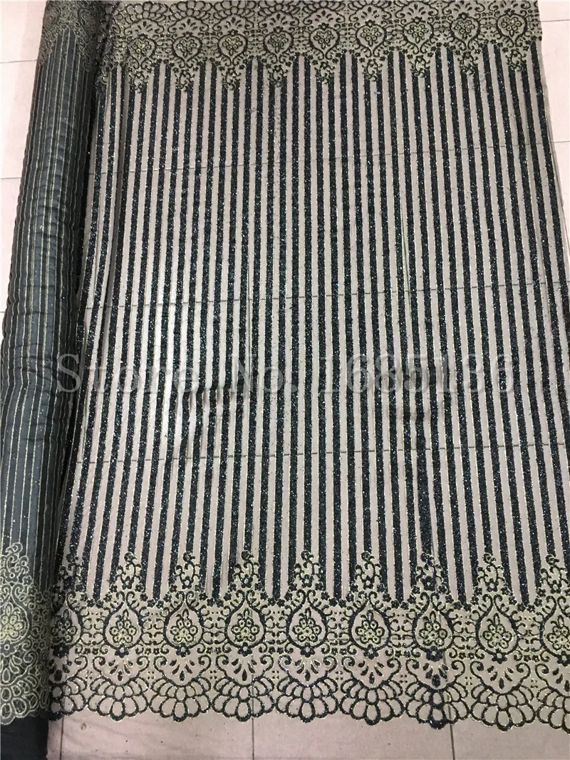 5 ярдов приклеенная блестящая ткань с принтом Смешанная черная и Золотая