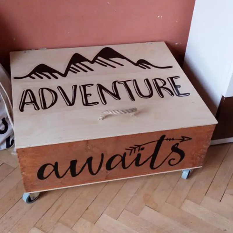 Приключение ждет виниловые наклейки на стены искусства Детская Цитата Съемный