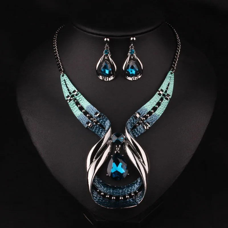 Женский набор украшений колье с синими крупными кристаллами колье-чокер