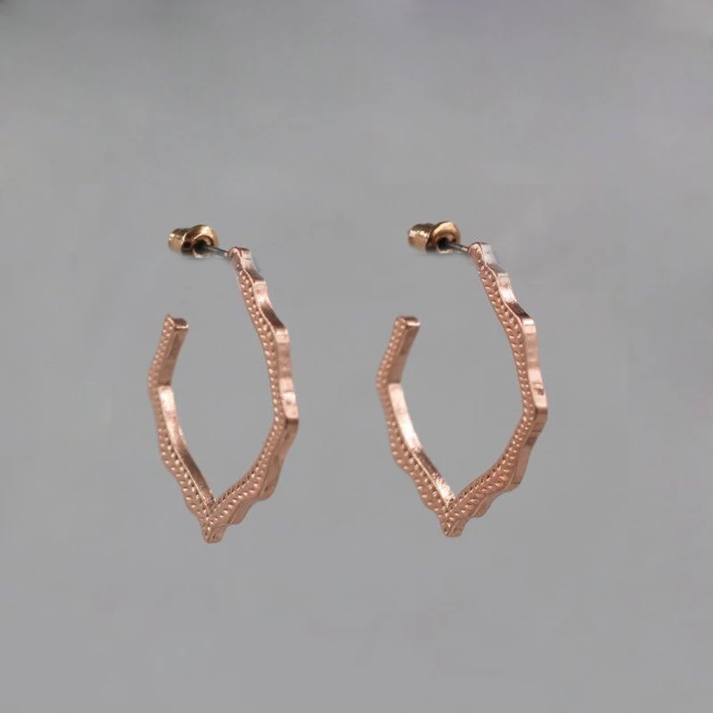 Новое поступление 2019 май серьги гвоздики с ажурными вставками трендовые женские