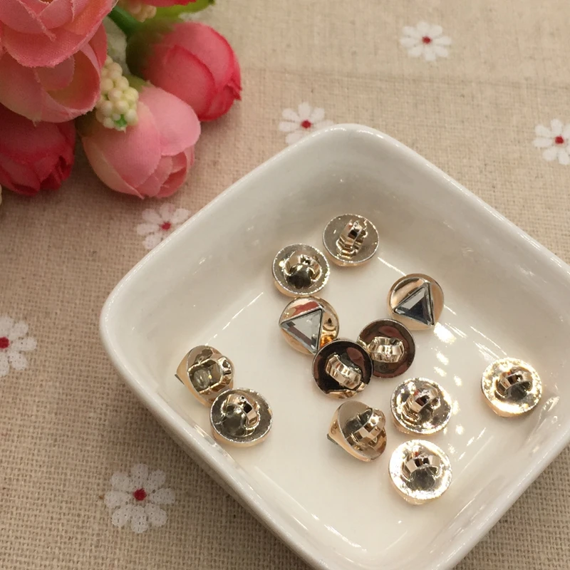 Фото FC809 new plastic button sewing accessories triangular crystal diamond sweater shirt buttons 10mm Дом и сад FC809 new plastic button sewing accessories triangular crystal diamond sweater shirt buttons 10mm Дом и сад