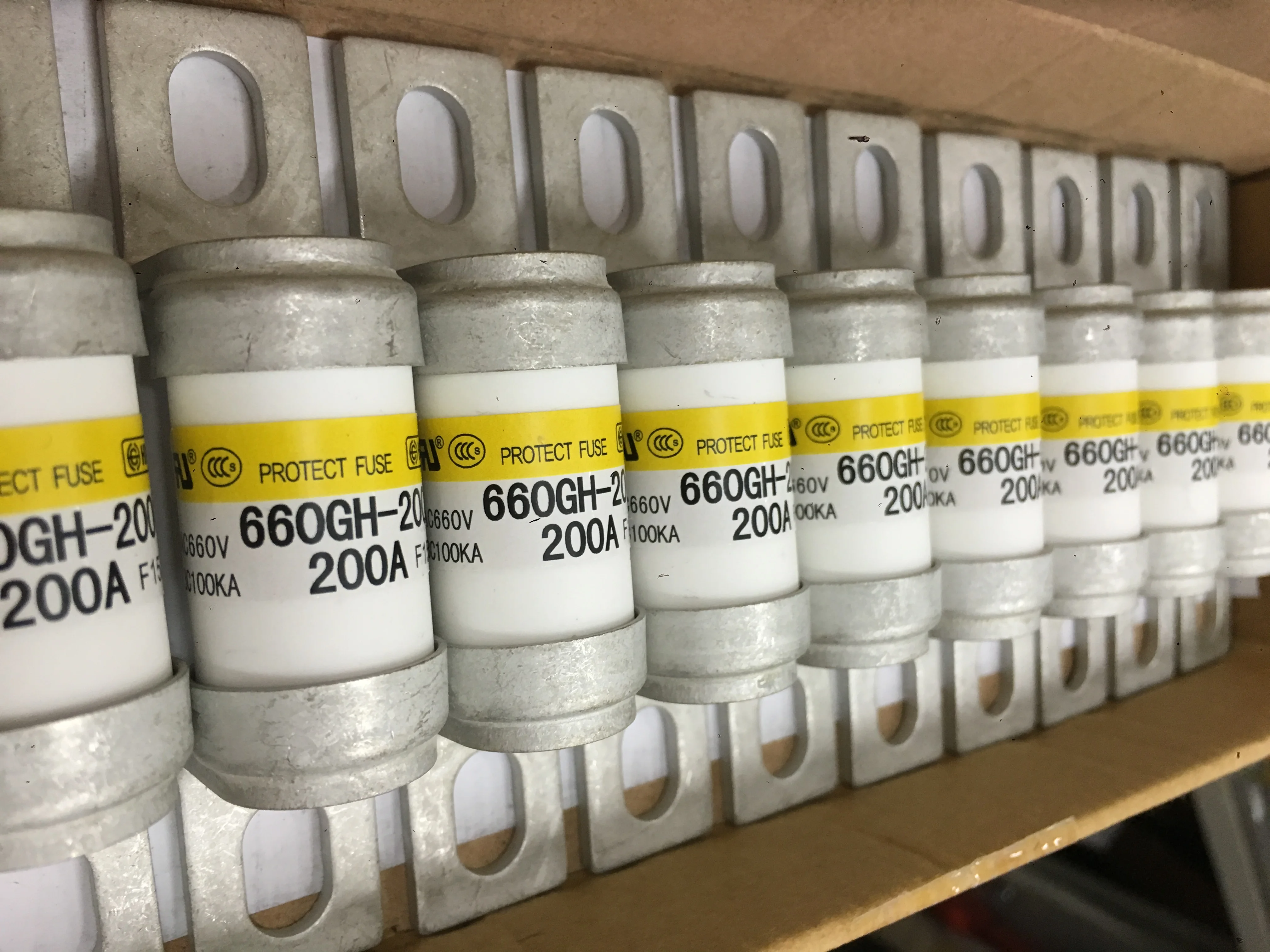 HINODE защиты предохранителей 660GH-80ULTC 80A 660GH-100ULTC 100A 660GH-125ULTC 125A 660GH-160ULTC 160A 660GH-200ULTC 200A 660V