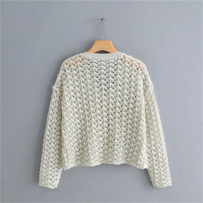 Свитер женский белый с длинным рукавом на кнопках треугольным вырезом большие