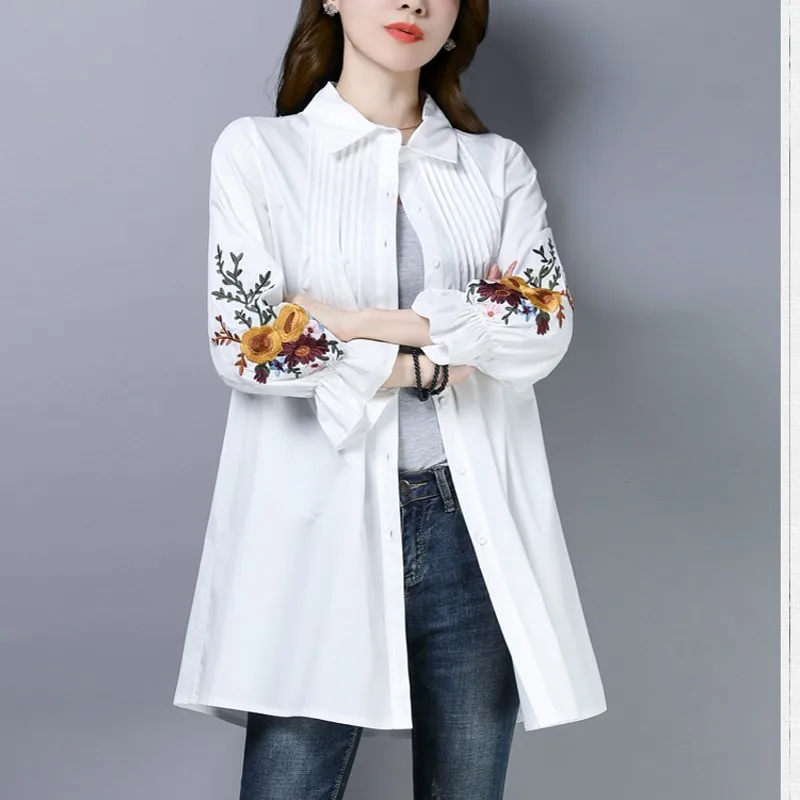 Женская Длинная блузка с вышивкой голубая и белая рубашка отложным воротником