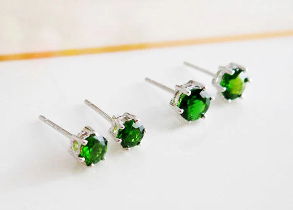 Женские серьги с натуральным изумрудом из стерлингового серебра 925 пробы зеленым